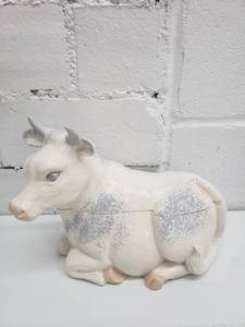 lot 1807 image: Vintage Cow Cookie Jar