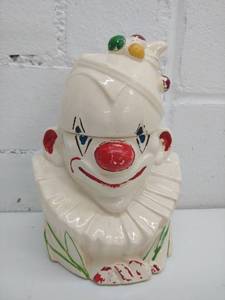 lot 1809 image: Mccoy Clown Bust Cookie Jar
