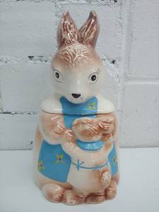 lot 1811 image: Rabbit & Baby Cookie Jar