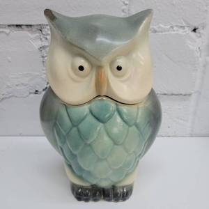 lot 1820 image: Blue Owl Cookie Jar