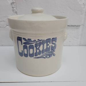 lot 1821 image: Classic Cookie Jar