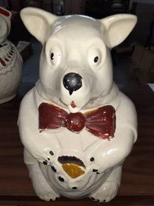 lot 1843 image: 1960s Polar Bear Cookie Jar