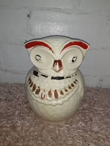 lot 1844 image: Vintage Owl Cookie Jar