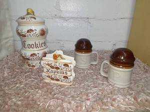lot 1848 image: Cookie Jar & Napkin Holder