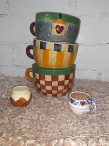 lot 1850 image: Stacked Tea Cups Cookie Jar