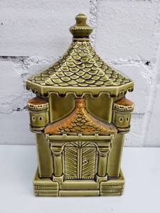lot 1858 image: Temple Cookie Jar