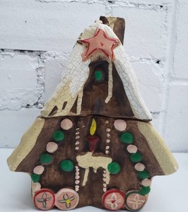 lot 1863 image: Gingerbread House Cookie Jar