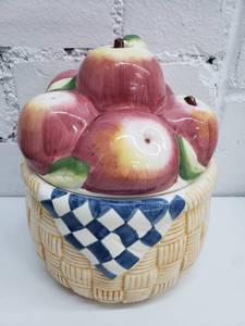 lot 1865 image: Basket of Apples Cookie Jar