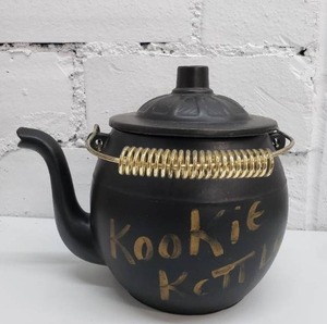 lot 1866 image: Kookie Kettle Cookie Jar