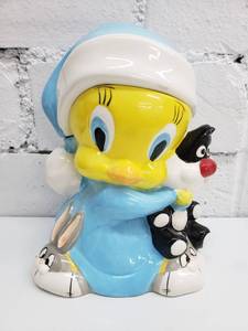 lot 1867 image: Tweety Bird Cookie Jar