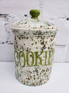 lot 1869 image: Green Speckled Vintage Cookie Jar