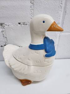 lot 1874 image: Duck with Ribbon Cookie Jar