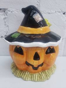 lot 1893 image: Jack-o-Lantern Cookie Jar