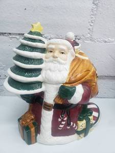 lot 1897 image: Santa with Gifts Cookie Jar