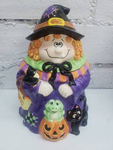lot 2303 image: Witch Cookie Jar