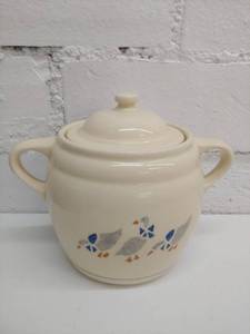 lot 2308 image: Duck Trio Cookie Jar with Handles