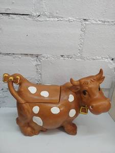 lot 2319 image: Spotted Cow Cookie Jar