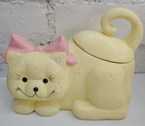 lot 2322 image: Yellow Cat Cookie Jar