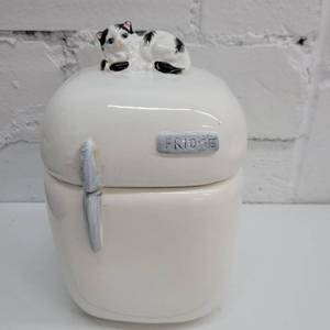 lot 2329 image: Cat Fridge Cookie Jar