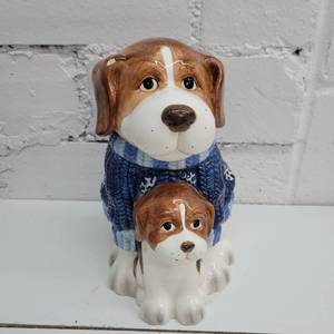 lot 2332 image: Winter Dogs Cookie Jar
