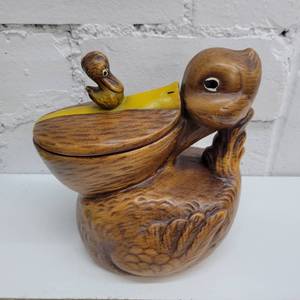 lot 2346 image: Vintage Pelican Cookie Jar