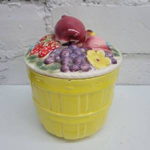 lot 2353 image: Yellow Fruit Barrel