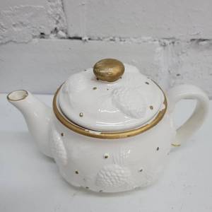 lot 2355 image: Tea Pot Cookie Jar