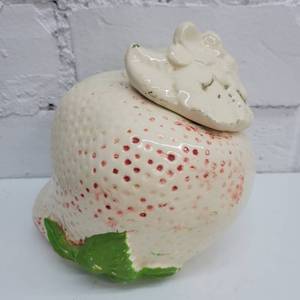 lot 2360 image: Vintage Strawberry Cookie Jar