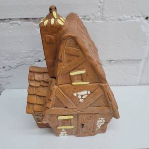 lot 2361 image: Cottage Cookie Jar