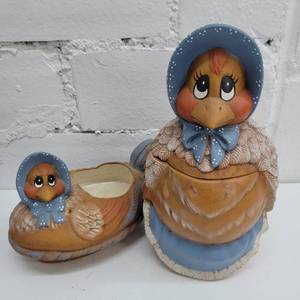 lot 2363 image: Bonnet Hen Set