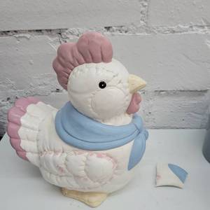 lot 2454 image: Hen Cookie Jar