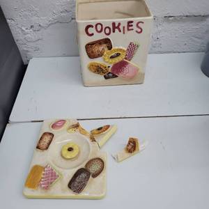 lot 2455 image: Dessert Cookie Jar