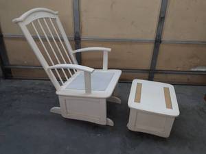 lot 1657 image: White Glider