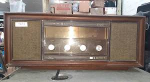 lot 1673 image: Vintage Stereo