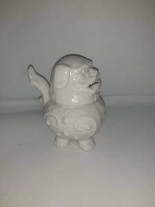 lot 1713 image: White Ceramic Japanese Jar