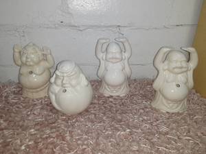 lot 1715 image: Four Benihana Figurines