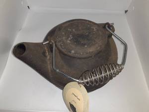 lot 1719 image: Cast Iron Kettle