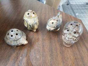 lot 1934 image: Incense Burners