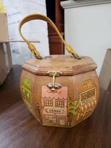 lot 2116 image: Vintage Box Bag