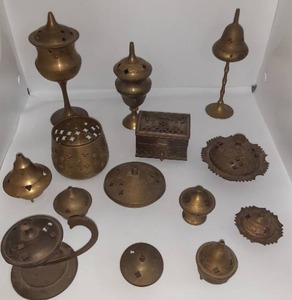 lot 2139 image: Brass Pieces