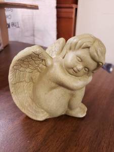 lot 2801 image: Cherub Figurine