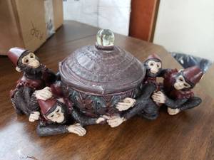 lot 2802 image: Monkey Trinket Tray
