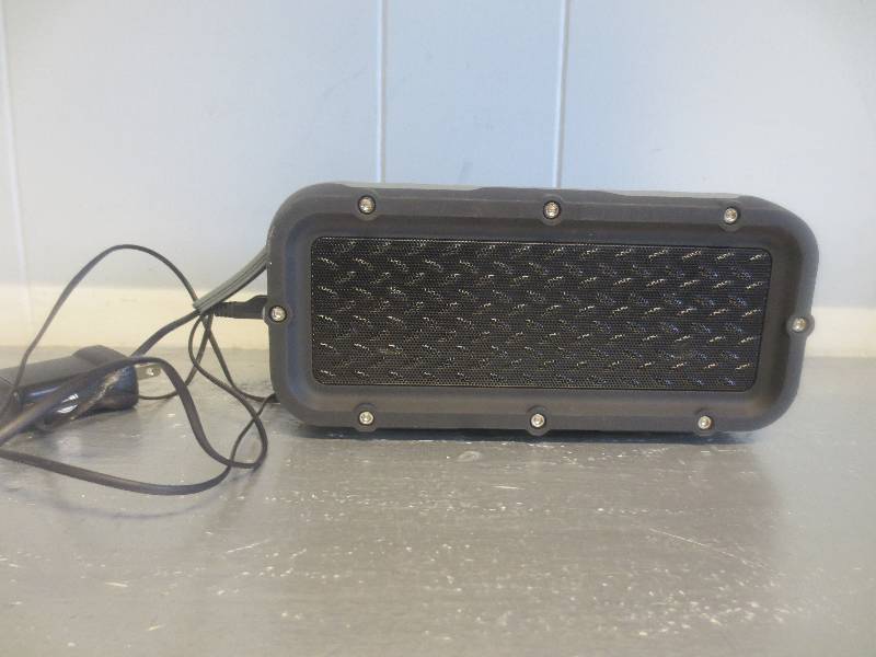 lot 64 image: WIRELESS SPEAKER JAM