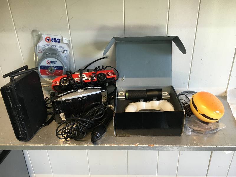 lot 121 image: BOX OF ELECTRONICS