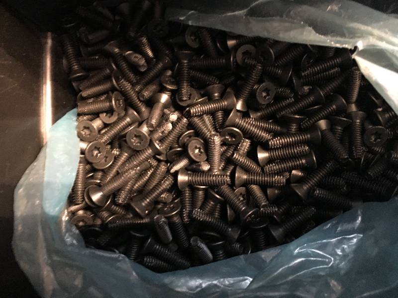 lot 177 image: OVER 100 STAR SCREWS