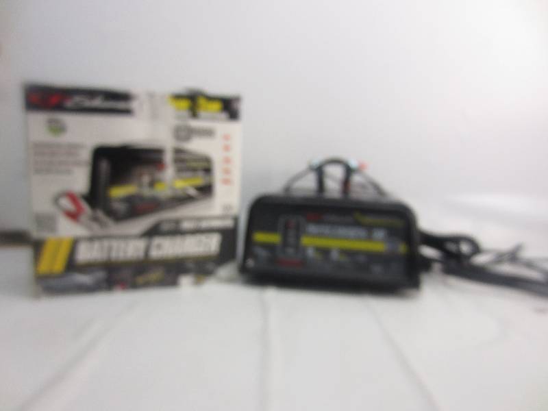 lot 3 image: Schumacher 8 AMP  2 AMP Battery Charger
