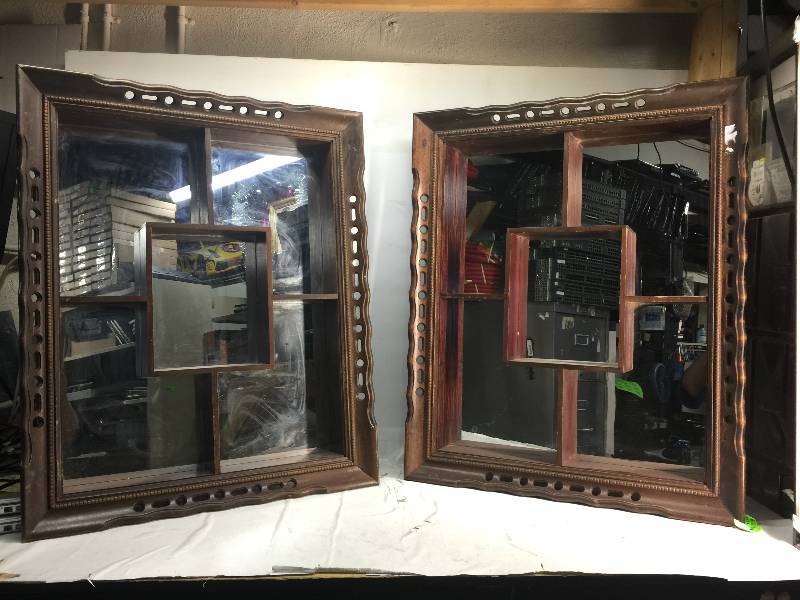 lot 89 image: VINTAGE MIRROR