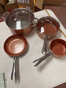 lot 2890 image: 7pc Set of pots and pans