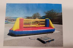 lot 1004 image: Inflatable Boxing Ring with 2 Sets of Gloves