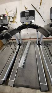 lot 1031 image: Life Fitness Model 35 T Incline Treadmill